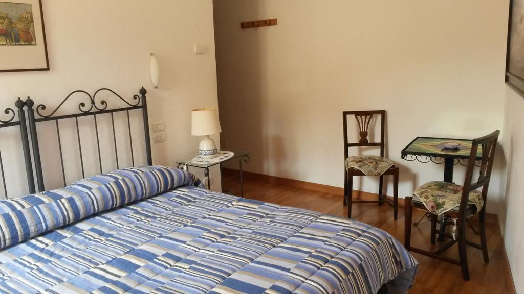 Camere Carli Ασίζη Δωμάτιο φωτογραφία