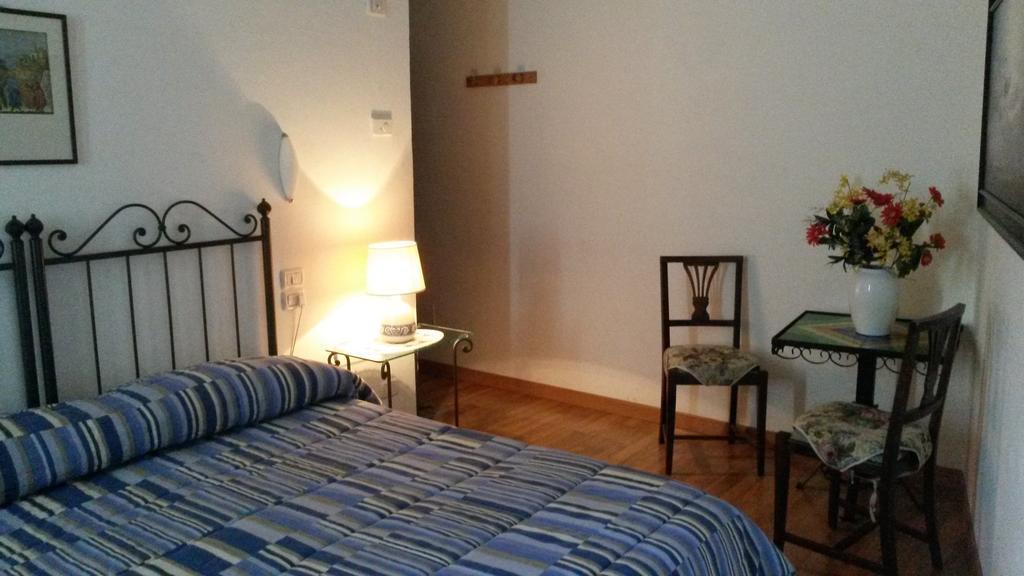 Camere Carli Ασίζη Δωμάτιο φωτογραφία